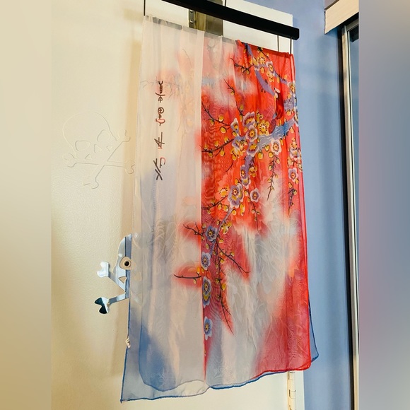 💥 4 / $20! 💥 Sheer scarf from Vietnam 🇻🇳 - Picture 2 of 2